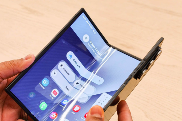 chi-phi-thay-man-hinh-galaxy-z-trifold-khien-gioi-cong-nghe-choang-vang-1228.png