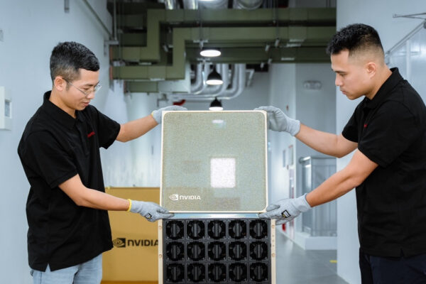 viettel-van-hanh-sieu-may-tinh-nvidia-dgx-b200-dau-tien-do-viet-nam-so-huu-1033.jpeg