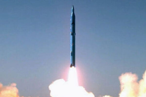 ten-lua-sejjil-iran-tam-ban-2000km-toc-do-mach-13-dau-dan-1500kg-xuyen-thung-phong-khong-1557.jpg