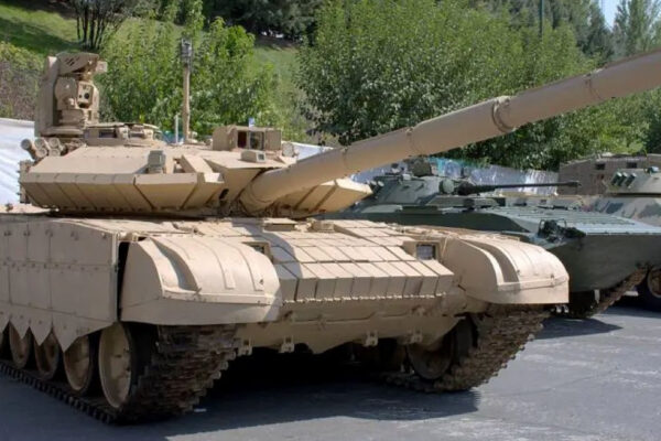 xe-tang-karrar-iran-noi-dia-hoa-manh-me-hay-ban-sao-t-90ms-nga-kem-tinh-te-1550.jpg