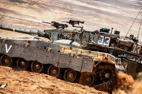 xe-tang-karrar-so-gang-merkava-4-barak-hoa-luc-tam-xa-doi-dau-mat-than-ai-1761.jpg