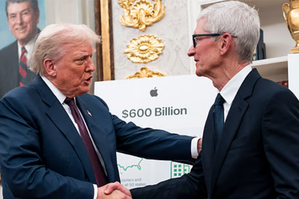 tong-thong-trump-va-dan-ty-phu-noi-gi-ve-tim-cook-sau-khi-apple-thay-ceo-451.png