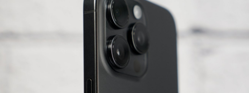 apple-co-the-dua-titan-tro-lai-iphone-pro-1714.png