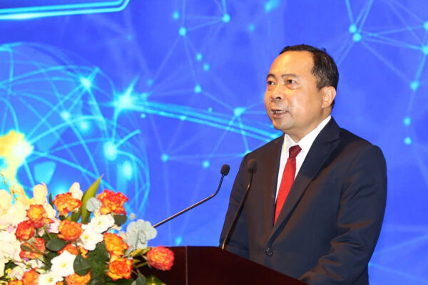 bo-truong-khcn-neu-doanh-nghiep-khong-dau-tu-cho-rd-kinh-te-se-mai-o-vi-tri-gia-cong-396.jpg