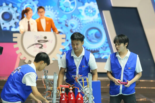 dai-hoc-lac-hong-vo-dich-robocon-viet-nam-2026-gianh-ve-du-dau-truong-chau-a-2973.jpg
