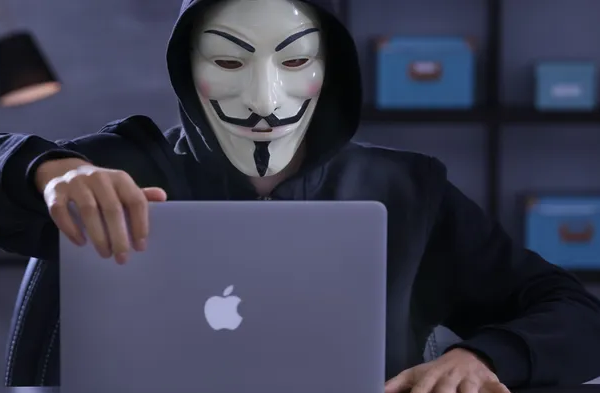 du-lieu-toi-mat-cua-apple-va-tesla-bi-ro-ri-tu-mot-nha-may-iphone-983.png