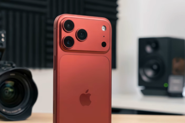 iphone-18-pro-max-ro-ri-do-day-apple-quay-xe-phut-chot-793.png