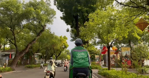 song-huong-xich-lo-va-cau-chuyen-chuyen-doi-so-du-lich-o-hue-438.gif