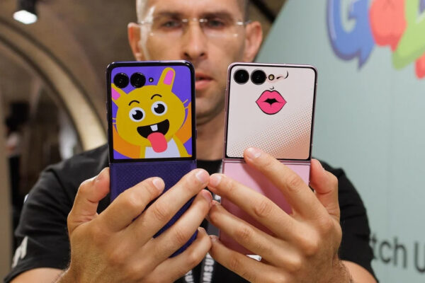 galaxy-z-flip-8-vs-razr-ultra-doi-dau-nay-lua-giua-hai-smartphone-gap-vo-so-346.jpg