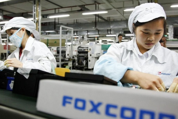 thuong-nghin-usd-hut-cong-nhan-foxconn-don-luc-cho-iphone-18-pro-261.png