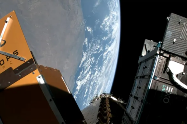 ve-tinh-hat-nhan-thuong-mai-dau-tien-duoc-spacex-phong-thanh-cong-2666.png