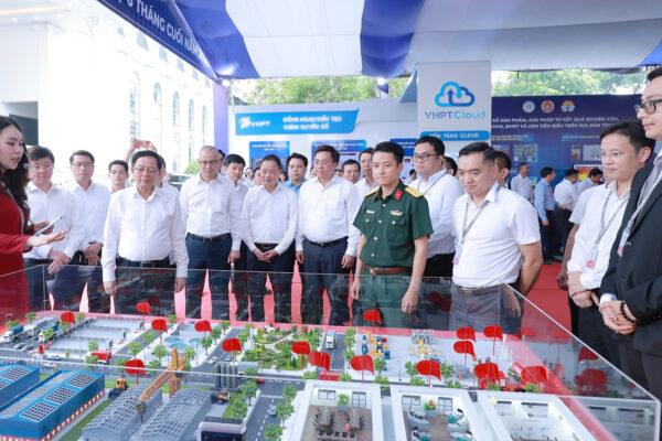 phu-tho-tim-dong-luc-tang-truong-moi-tu-khoa-hoc-cong-nghe-2000.jpg