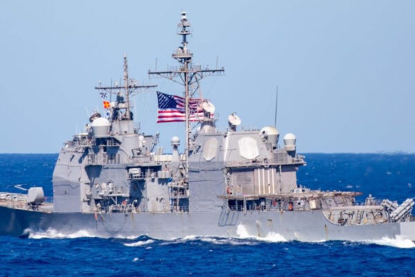 tau-tuan-duong-uss-robert-smalls-cg-62-co-gi-ma-bao-ve-ca-nhom-tau-san-bay-my-2846.jpg