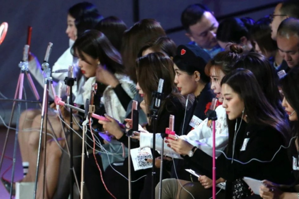 trung-quoc-phong-sat-nghe-si-kols-streamer-lech-chuan-the-nao-2511.png