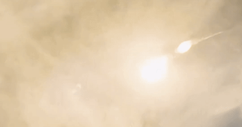 video-ten-lua-trung-quoc-phat-no-sau-khi-roi-be-phong-85-giay-1633.gif