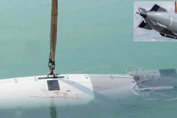 bi-iran-bay-bat-song-o-hormuz-sieu-tau-lan-khong-nguoi-lai-dive-ld-my-lo-sach-cong-nghe-2944.jpg