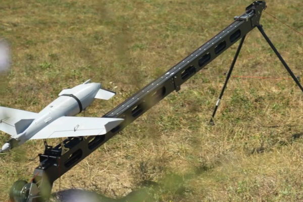 ukraine-tung-drone-danh-chan-apus-cong-nghe-interceptor-thach-thuc-huyen-thoai-merops-cua-my-2385.jp_.jpeg